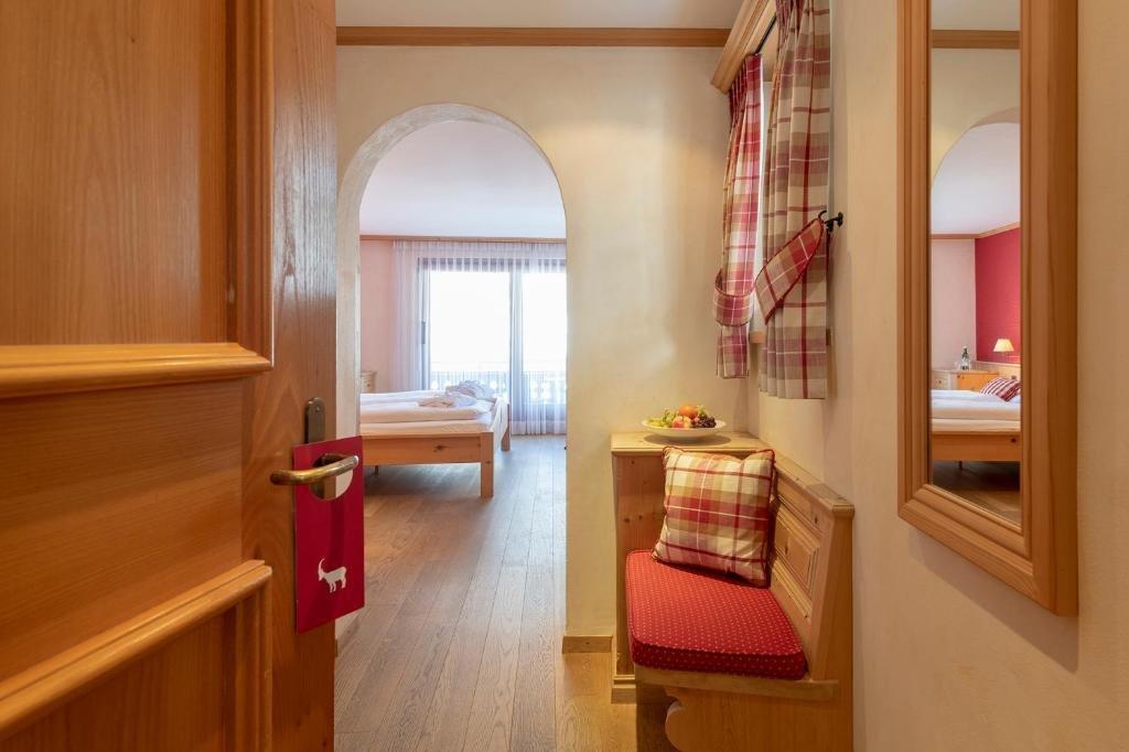 Hotel Alpina كلوسترز المظهر الخارجي الصورة